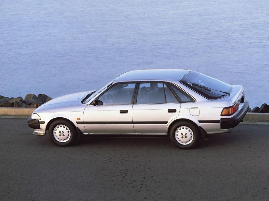 Toyota Carina II Liftback в кузове T170 1988 года выпуска
